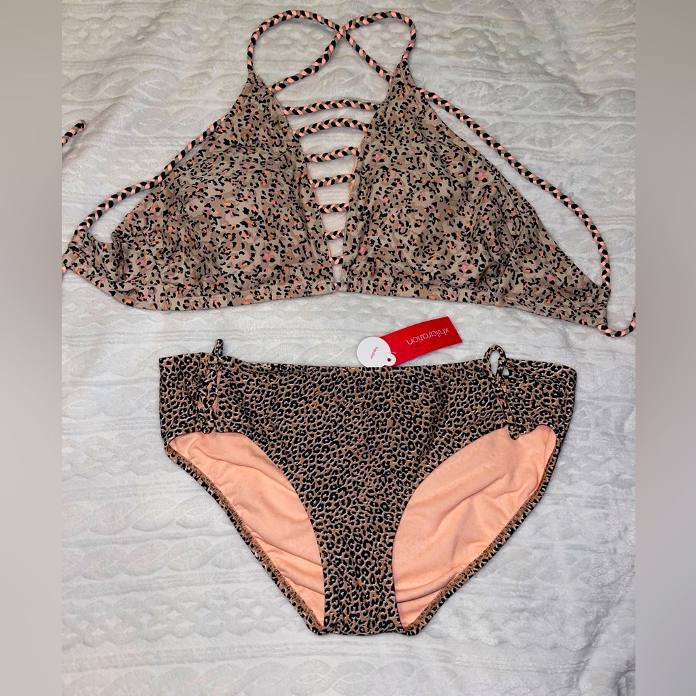 Xhilaration Bathing Suit NWT Halter Size D/DD -Top. Size L bottoms cheetah print